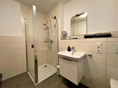 Ein Badezimmer in der Unterkunft Villa Moselufer, Aussicht auf Burg Cochem und Mosel, Barrierefrei , Balkon