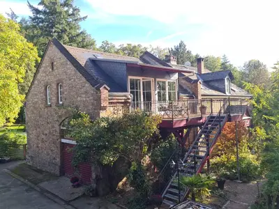Ein Garten an der Unterkunft Neue Ferienwohnung im alten Forsthaus