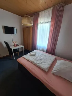 Ein Bett oder Betten in einem Zimmer der Unterkunft Hotel Dalmacija