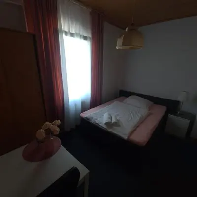 Ein Bett oder Betten in einem Zimmer der Unterkunft Hotel Dalmacija