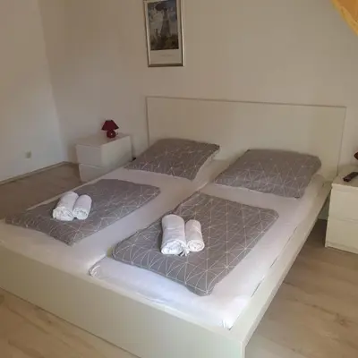 Ein Bett oder Betten in einem Zimmer der Unterkunft Hotel Dalmacija