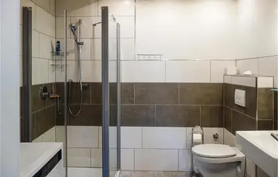 Ein Badezimmer in der Unterkunft Beautiful Home In Heckenmünster
