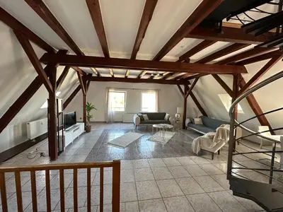 Ein Sitzbereich in der Unterkunft Schöne große Maisonettenwohnung in Weißenthurm
