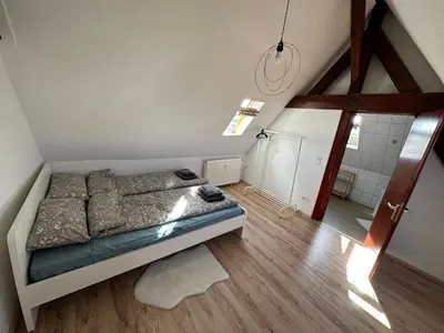 Ein Bett oder Betten in einem Zimmer der Unterkunft Schöne große Maisonettenwohnung in Weißenthurm