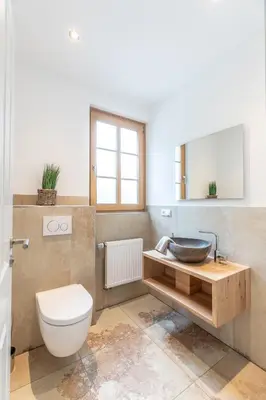 Ein Badezimmer in der Unterkunft Landhaus Karbach mit Gartensauna und Hot Tub, eingezäunter Garten, 4-10 Personen