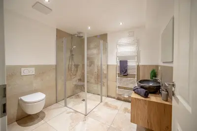 Ein Badezimmer in der Unterkunft Landhaus Karbach mit Gartensauna und Hot Tub, eingezäunter Garten, 4-10 Personen