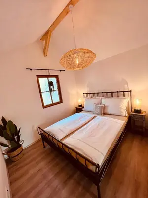 Ein Bett oder Betten in einem Zimmer der Unterkunft Echternacher Hof - Moselloft
