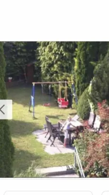 Ein Garten an der Unterkunft Familien-Zimmer mit Bad und Garten in Privathaus hell, gemütlich, ruhig, eigenes großes Badezimmer