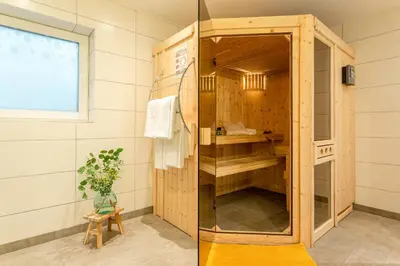 Grundriss der Unterkunft Spacious Home Sauna Hot Tub Pool Patio BBQ