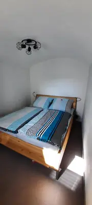 Ein Bett oder Betten in einem Zimmer der Unterkunft Hochwertiges Apartment mit 3 Räumen und Terrasse statt Hotelzimmer - Festung zu Ketghe, Nähe Koblenz