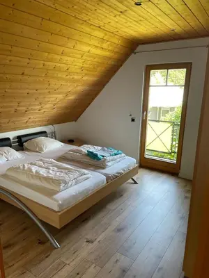 Ein Bett oder Betten in einem Zimmer der Unterkunft Das gelbe Landhaus