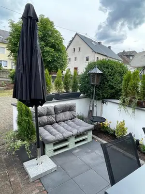 Das Gebäude in dem sich das Ferienhaus befindet