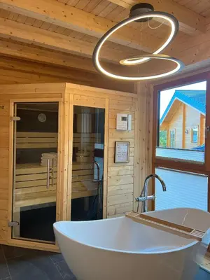 Ein Badezimmer in der Unterkunft NETTEN Naturerlebnis Holz-Chalets