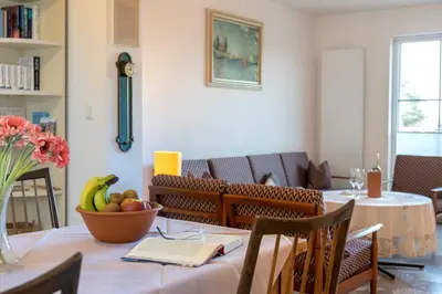 Ein Sitzbereich in der Unterkunft Franze´s Haus - mit Rhein- & Burgenblick