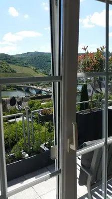 Ein Balkon oder eine Terrasse in der Unterkunft Ferienwohnung Panorama Moselblick