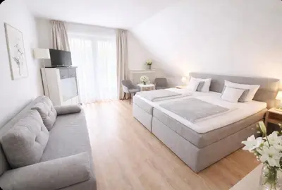 Ein Bett oder Betten in einem Zimmer der Unterkunft Hotel Schwanenweiher Bad Bertrich