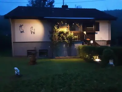 Ein Garten an der Unterkunft Zum Goldenen Tal