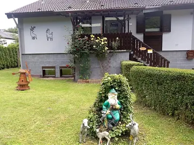 Ein Garten an der Unterkunft Zum Goldenen Tal