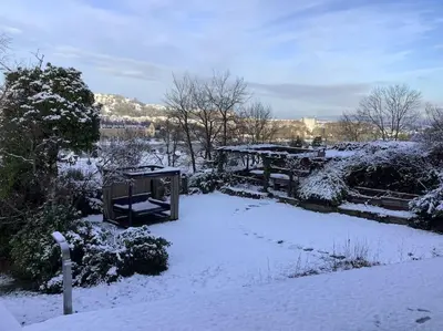 Ferienwohnung Apartment Doppelzimmer in der Villa Naturpark Rheinblick, ruhig, Aussicht, Pool im Winter