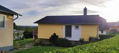 Das Gebäude in dem sich das Ferienhaus befindet