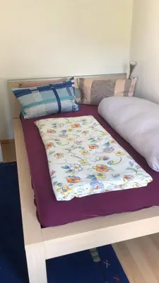 Ein Bett oder Betten in einem Zimmer der Unterkunft Doppelzimmer mit Terrasse zum Garten, ruhig, Weinbergsblick, zusätzliches Kinderzimmer anbei möglich