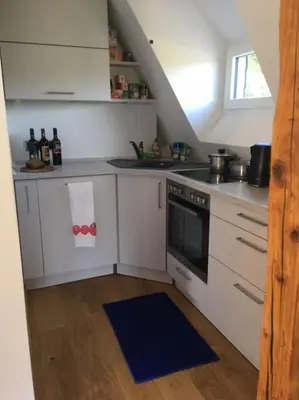 Küche/Küchenzeile in der Unterkunft Über den Dächern von Koblenz - Aussichts-Wohnung Naturpark Rheinblick, ruhig, zentrumsnah, Sport-Pool