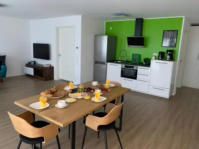 Küche/Küchenzeile in der Unterkunft Eifel24, neues und barrierefreies Appartement mit Terrasse