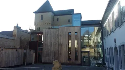 Das Gebäude in dem sich das Ferienhaus befindet