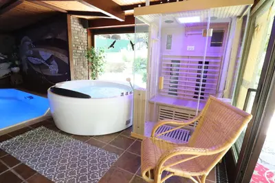 Ein Sitzbereich in der Unterkunft Ferienhaus mit Schwimmbad, Whirlpool & Sauna am Nürburgring
