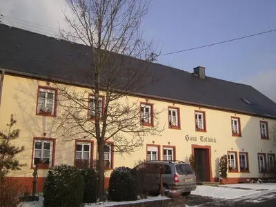 Das Gebäude in dem sich die Ferienwohnung befindet