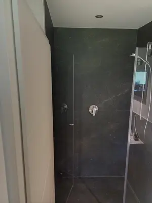 Ein Badezimmer in der Unterkunft Adenauer Cottage