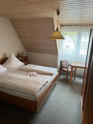 Ein Bett oder Betten in einem Zimmer der Unterkunft Mike‘s Mosel Lodge