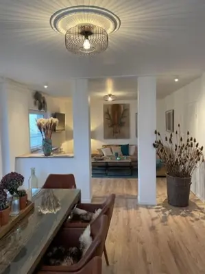 Ein Sitzbereich in der Unterkunft *NEU* Extravagantes Eifelhaus am Nürburgring