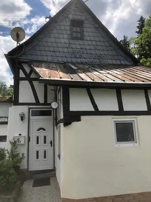 Das Gebäude in dem sich das Ferienhaus befindet