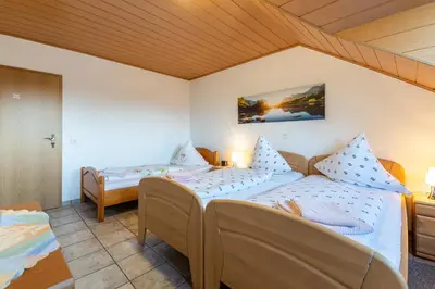 Ein Bett oder Betten in einem Zimmer der Unterkunft Ferienwohnung Linda
