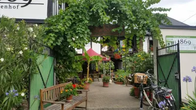Ein Garten an der Unterkunft Weingut -1869- Brunnenhof