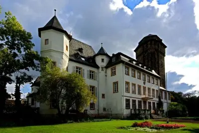 Ein Garten an der Unterkunft Ferienwohnung in Lahnstein am Rhein