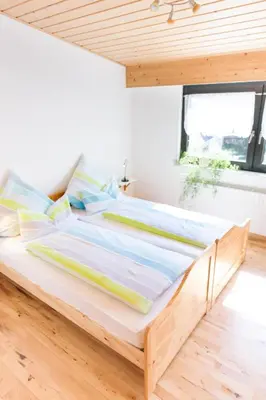 Ein Bett oder Betten in einem Zimmer der Unterkunft Ferienwohnung Am Breyer Talbach
