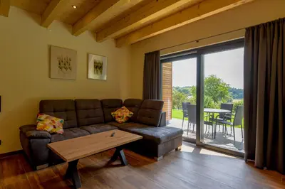 Ein Sitzbereich in der Unterkunft Staufenberg Chalets