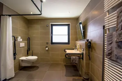 Ein Badezimmer in der Unterkunft Staufenberg Chalets