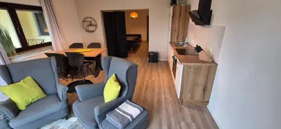 Ein Sitzbereich in der Unterkunft Haus Im Wald