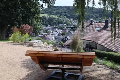 Ein allgemeiner Bergblick oder ein Berglick von der Pension aus