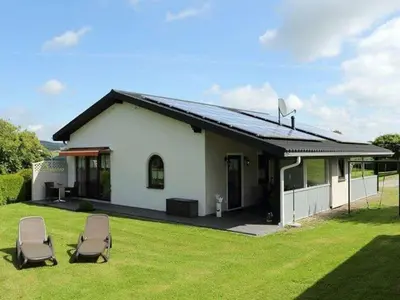 Das Gebäude in dem sich das Ferienhaus befindet