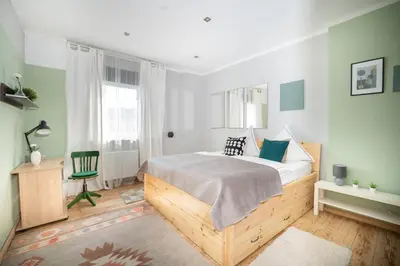 Ein Bett oder Betten in einem Zimmer der Unterkunft Charmante Privatzimmer in der Stadt