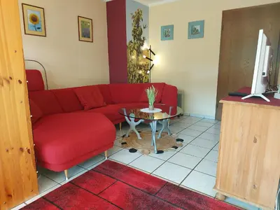 Ein Sitzbereich in der Unterkunft Ferienwohnung „Schwalbennest“ Reil/Mosel