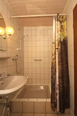 Ein Badezimmer in der Unterkunft Ferienwohnung „Schwalbennest“ Reil/Mosel