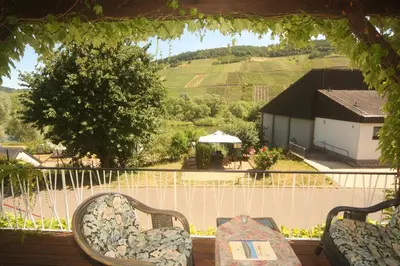 Ein allgemeiner Bergblick oder ein Berglick von der Ferienwohnung aus