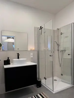 Ein Badezimmer in der Unterkunft Loft Traben - Atelierwohnung nahe Moselufer-Garage, Wallbox
