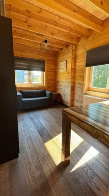 Ein Sitzbereich in der Unterkunft Vakantiehuis aan bosrand in Eifel nabij Cochem-Zell aan de Moezel - Dichtbij De Calmont Klettersteig Bremm - Green House