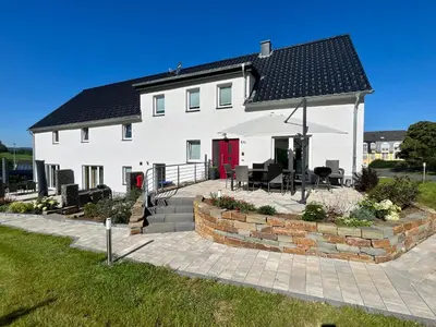 Das Gebäude in dem sich das Ferienhaus befindet